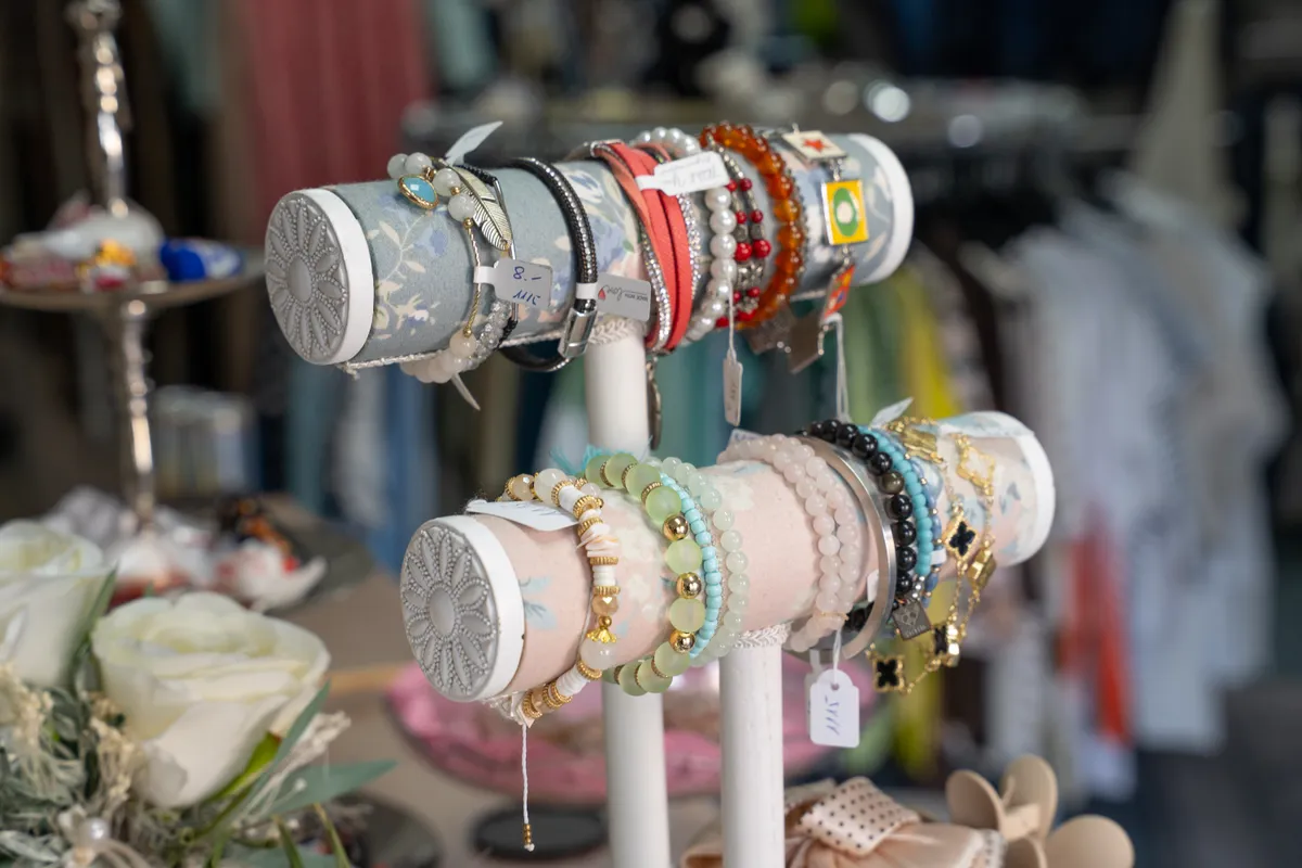 Bijou Secondhand Boutique – Schmuck Detail