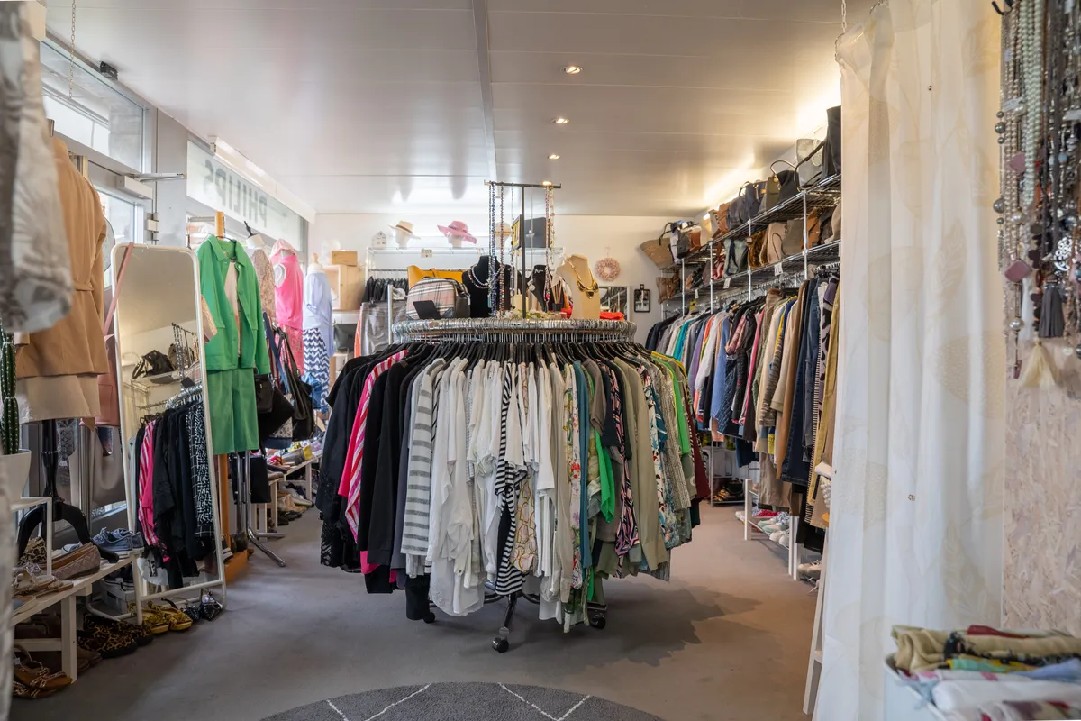 Bijou Secondhand Boutique – Laden innen